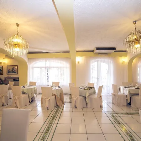 Carlo Magno Hotel