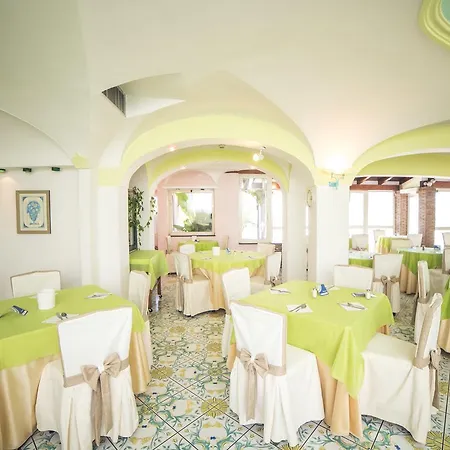 Carlo Magno Hotel